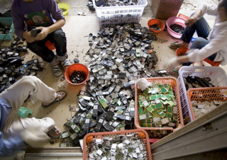 Illustration for article titled China's E-Waste Problem Poisons Children, Destroys Cities